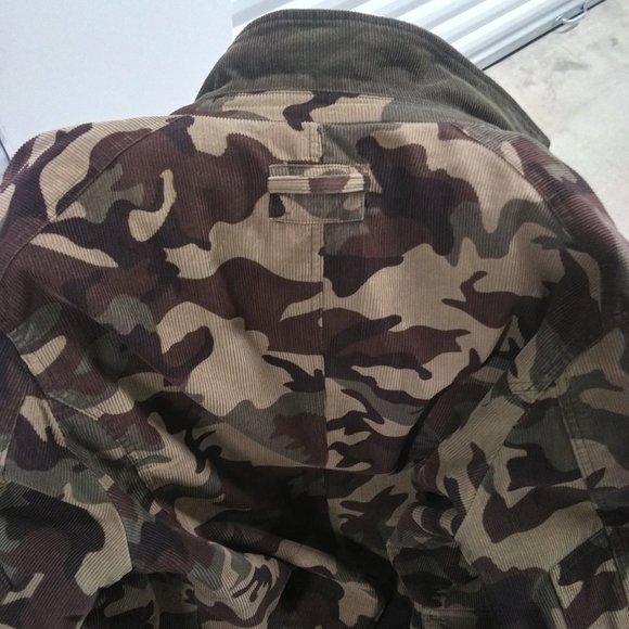 A weather proof jacket - Picture 9 of 9